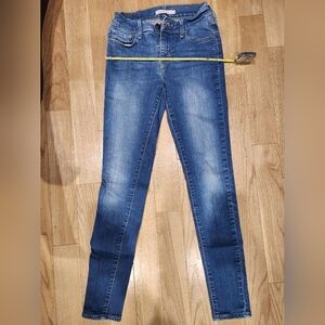 Levi's 710  Super Skiny